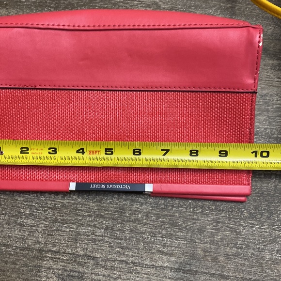 Victoria’s Secret clutch bank with clip to close - Picture 6 of 10